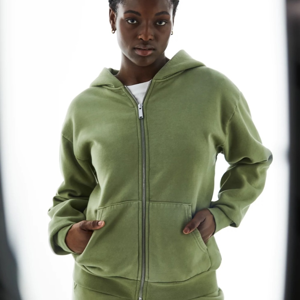 Aritzia The Super Fleece Zip-Up Hoodie